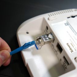 Point d'accès sans fil WaveData: 1x F.O. SFP, 1x Ethernet LAN, 1x USB 3.0, WLAN b/g/n/ac Televes